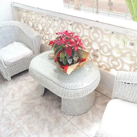 Playa Honda Fausi Apartman *