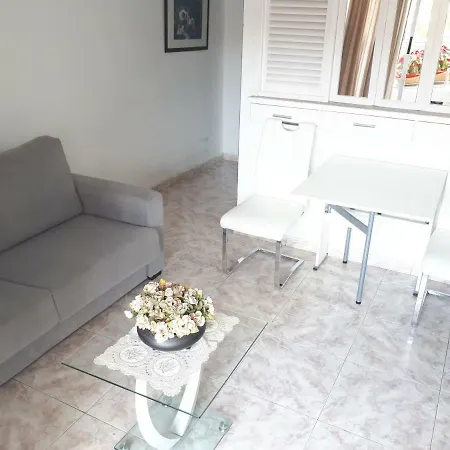 Playa Honda Fausi Apartman